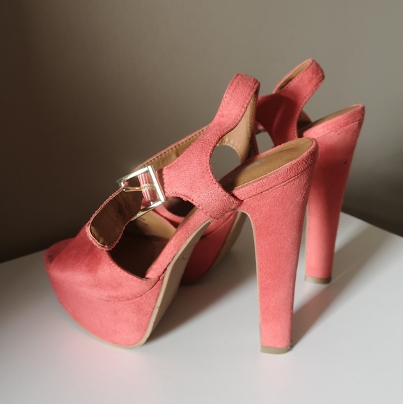 Summer Heels - Picture 2 of 2